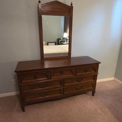 Vintage Wood Dresser with Detachable Mirror – 7 Drawers plus 2 nightstands