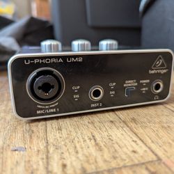 Behringer U-Phoria UM2 - Audio Interface