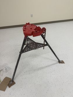 1/8”-5” Portable Tristand Chain Vise With Integral Folding Legs