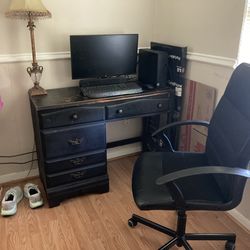 Chair and desk 30$