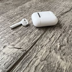 AirPod II / left only with charging case