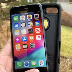 iPhone 8 Unlocked - SEE PICS