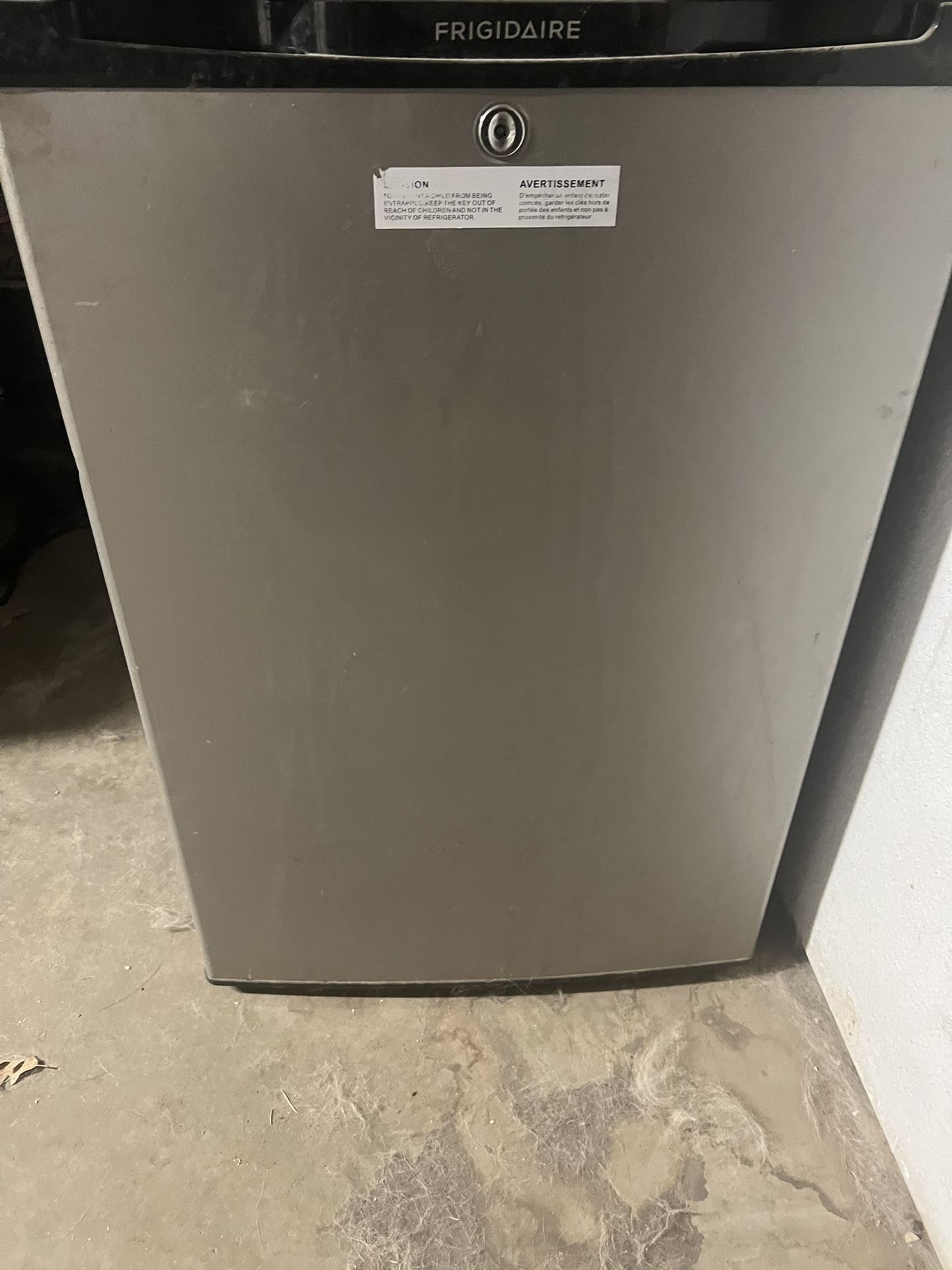 Frigidaire mini fridge 