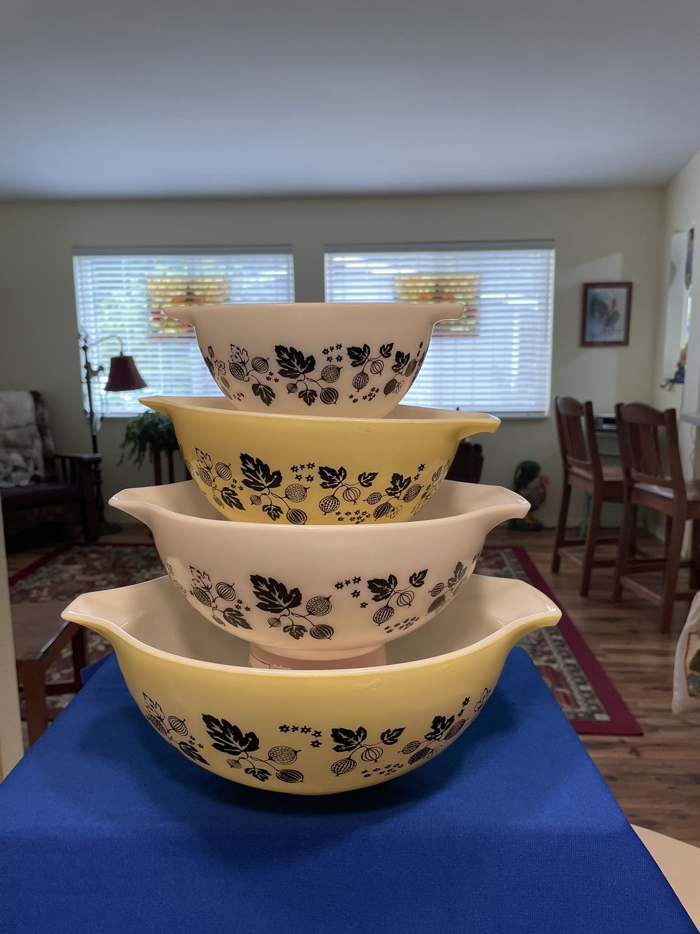 Pyrex 1950’s Yellow/Black/White Mid Century Modern Gooseberry Cinderella Nesting Bowl Set (4)
