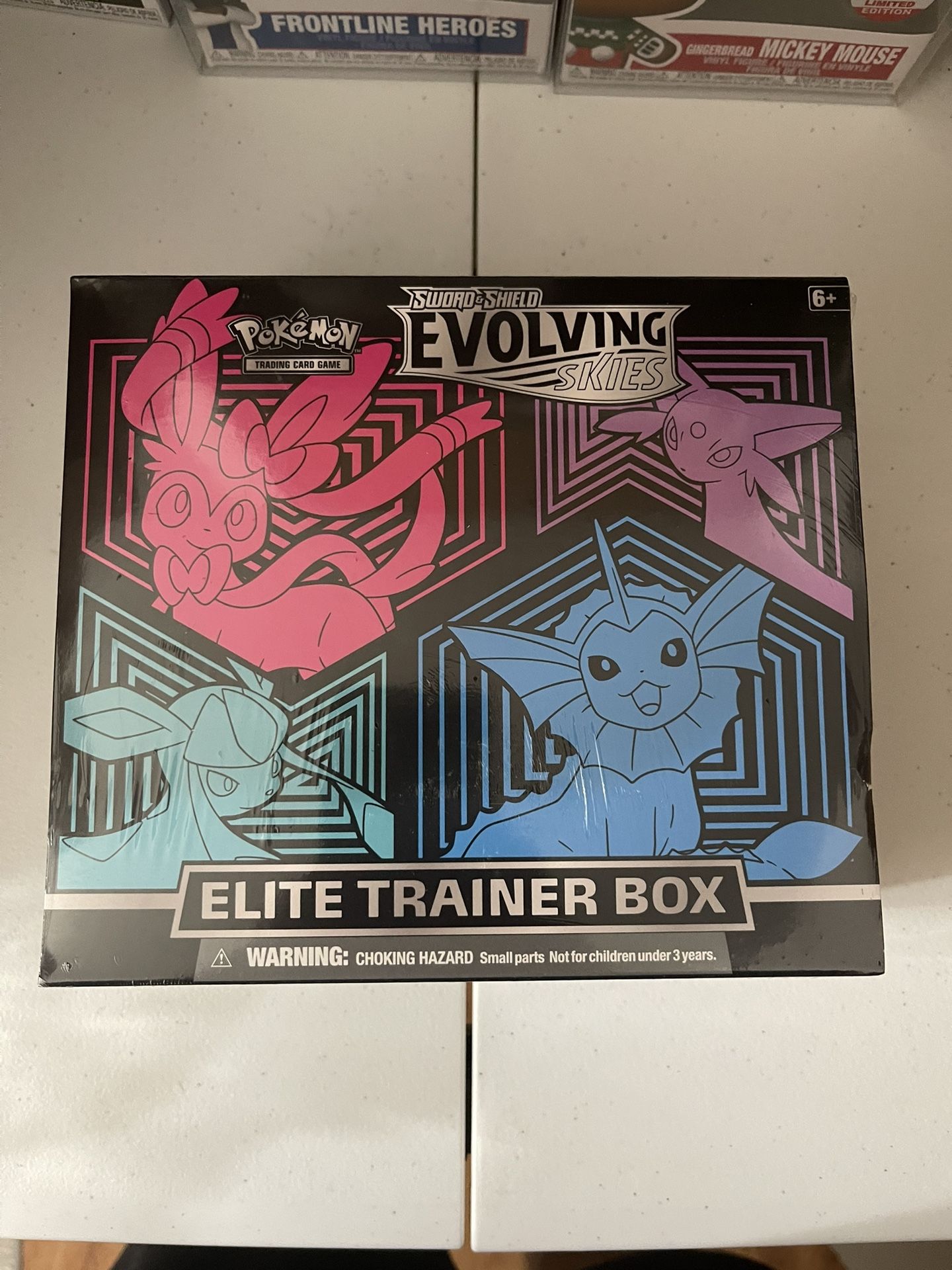 Pokemon: Sword & Shield Evolving Skies Elite Trainer Box [Glaceon/Vaporeon/Sylveon/Espeon] 