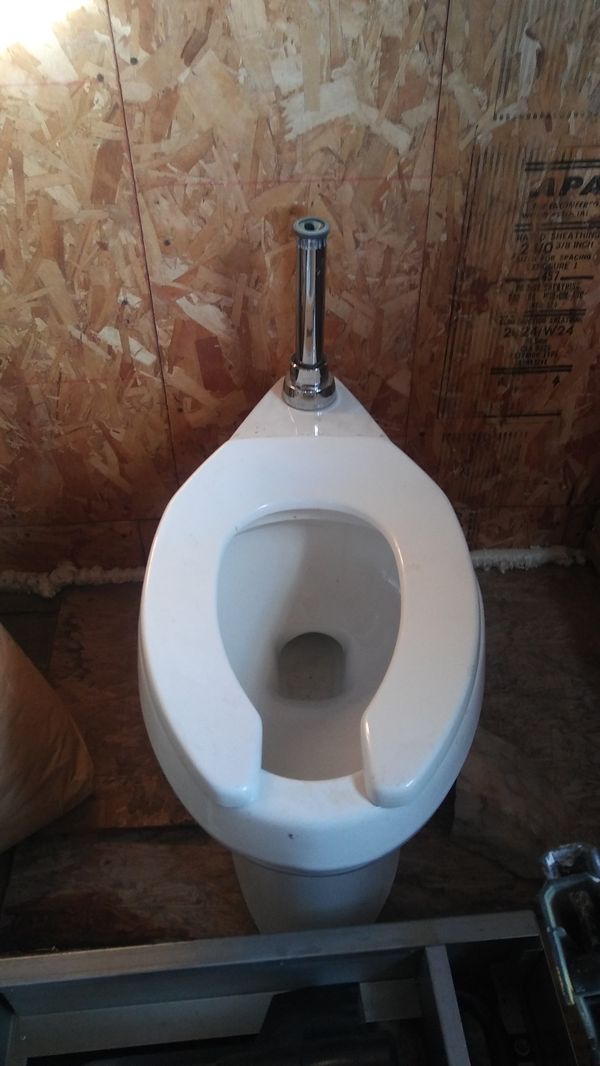 Kohler commercial toilet with auto flush valve for Sale in Thornton, CO