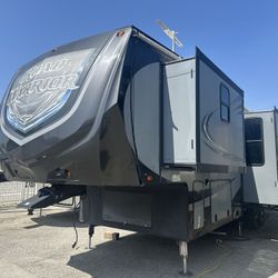 2016 Heartland Road Warrior Toy Hauler/ Rv/ Fifth Wheel / Travel Trailer 
