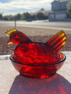 VINTAGE L.E. Smith Amberina Glass Mini Hen On Nest UV Glowing Cadmium Salt Cellar 4.5 inch farmhouse