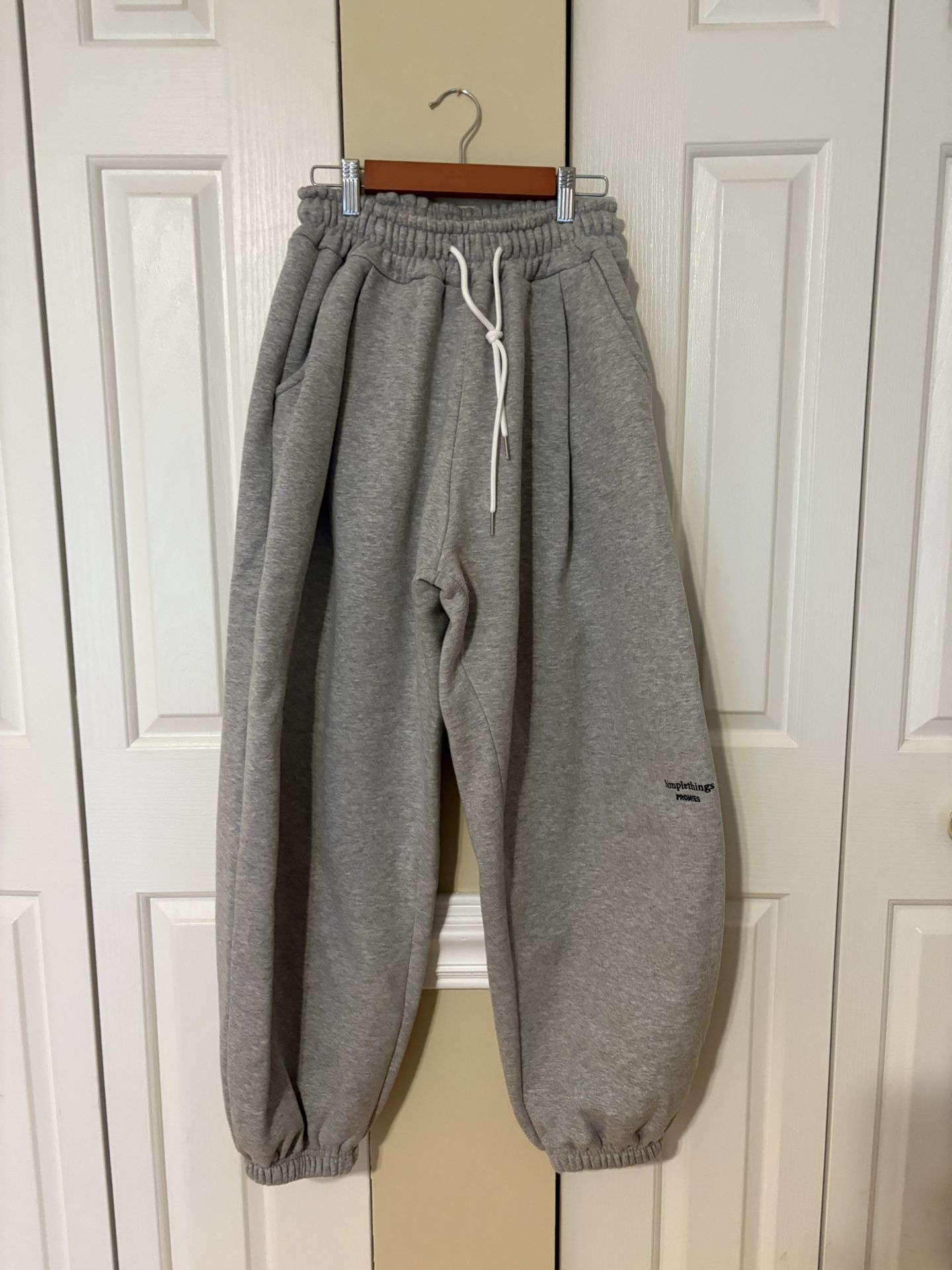 Siio Unisex Simple Things Promises Sweatpants, Gray