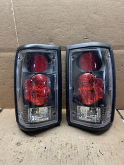 #OT112 Mazda B2000 / 2200 / 2600 SE-5/LX/LE-5/Base Taillight Pair