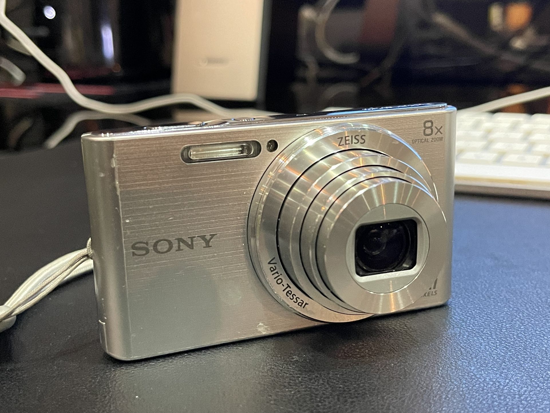 Sony CyberShot DSC W830 Digital Camera 20.1 MP 5x Zoom Silver TESTED WORKING