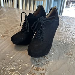 Qupid Puffin 34 Black Suede Lace-Up Ankle Booties