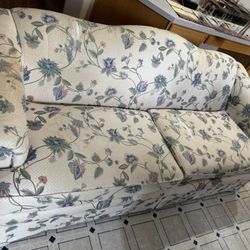 Broyhill premier couch 