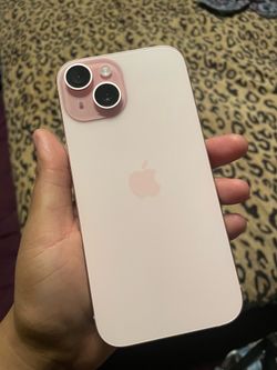 iPhone 15 pink