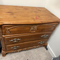 FREEEE DRESSER LOCATED IN MARICOPA