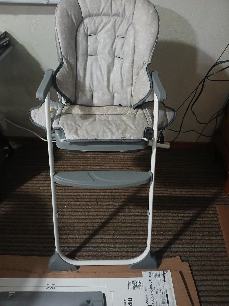 Graco Slim Snacker High Chair