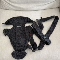 BabyBjörn One Air 3D Mesh Baby Carrier - Anthracite Leopard Print - Excellent Condition