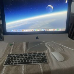 iMac (Retina 4k, 21.5 inch, 2017)  & Desk