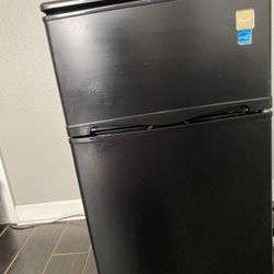 Avanti Compact Refrigerator