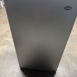 Sanyo Mini Fridge Eclipse Series Stainless Steel 