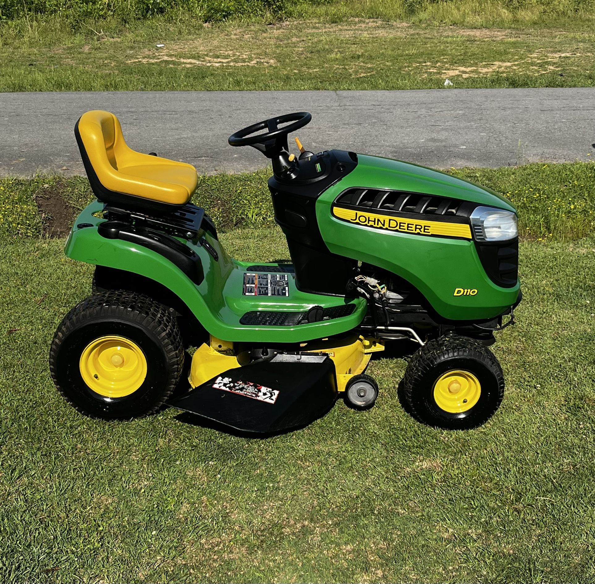 John Deere D110 Riding Mower Clean & Ready To Mow