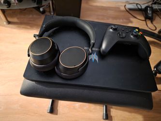 Flawless Condition Game Ready Combo - Acer Predator Triton 500 + Sennheiser Accentum SE + Xbox Series X Controller