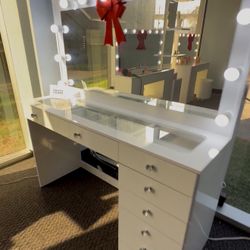 XL Vanity W Power Outlets