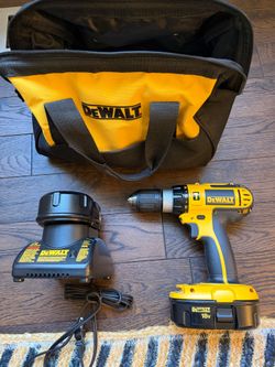 DeWALT 18V Cordless compact Drill Kit - 2 Batteries, Charger & Bag