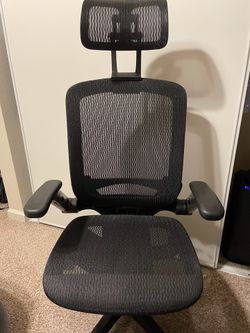 Ergonomic Office Chair — Lightly Used
