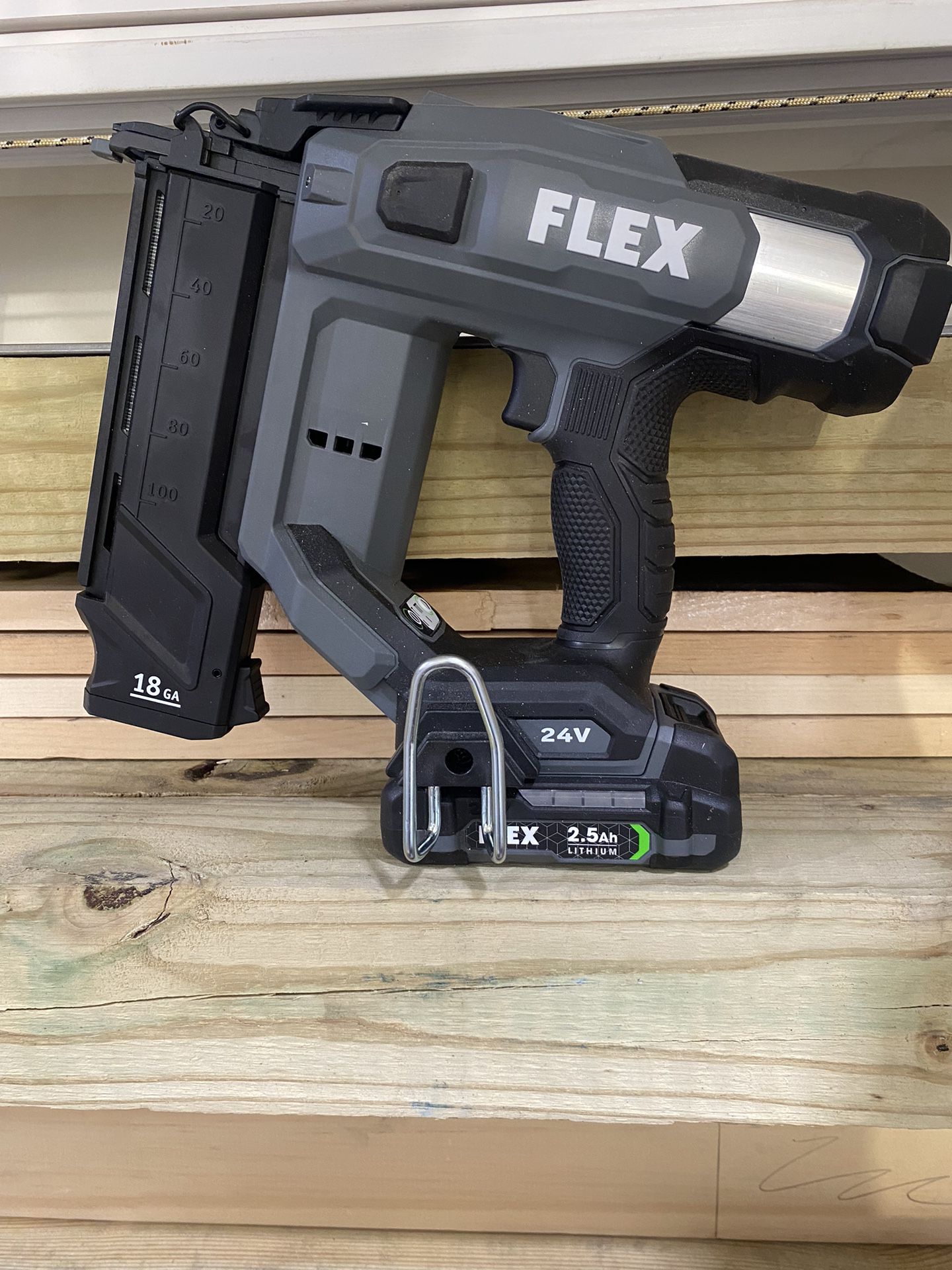 Flex 18 Gauge With Battery And Charger 