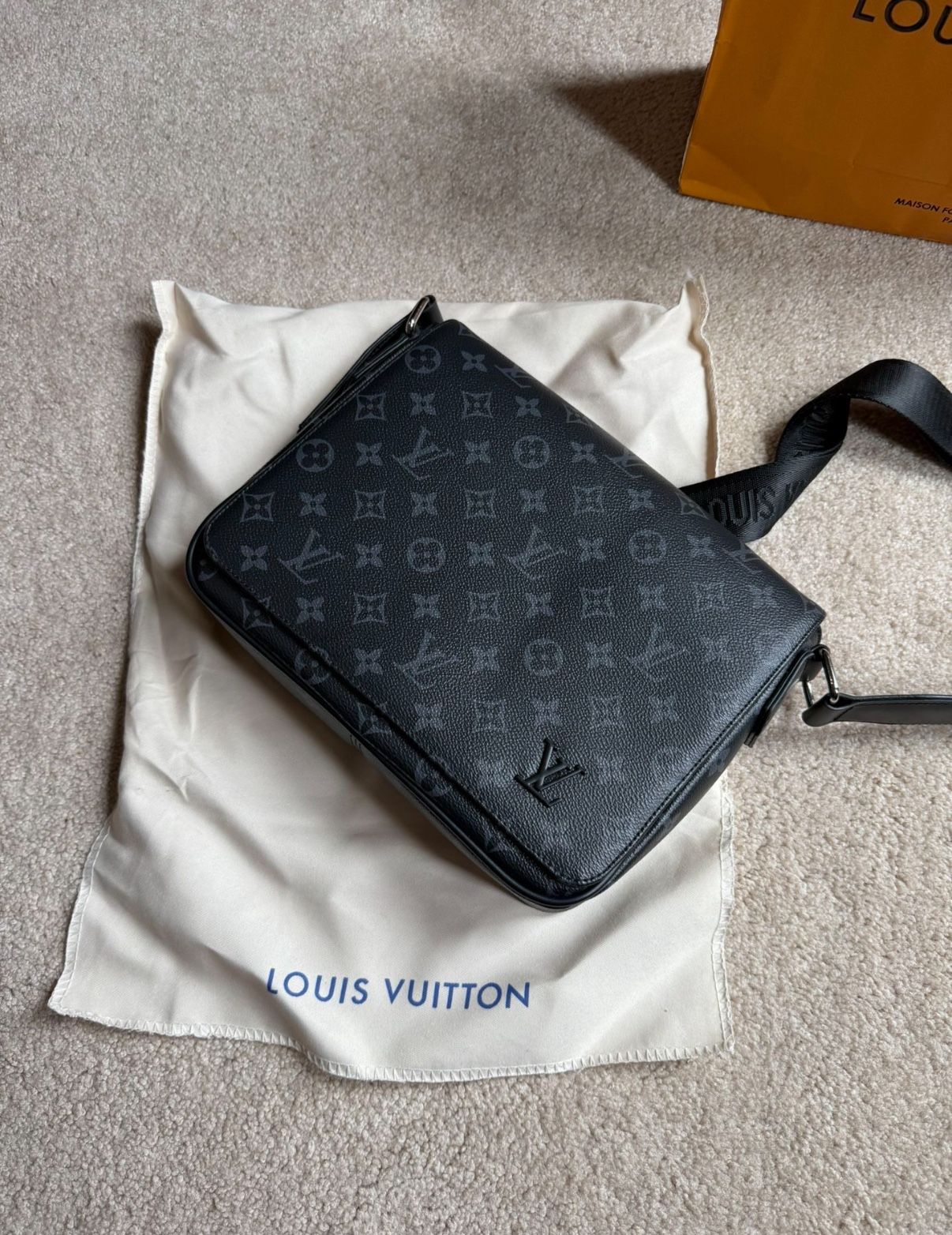 Louis Vuitton Messenger Bag