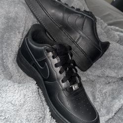 Black Air Forces Size 5y 