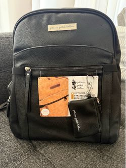 Petunia Pickle Bottom Diaper bag  (Brand New) Pañalera Negra Petunia Pickle bottom (Nueva)