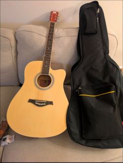 Acoustic Guitar with soft bag