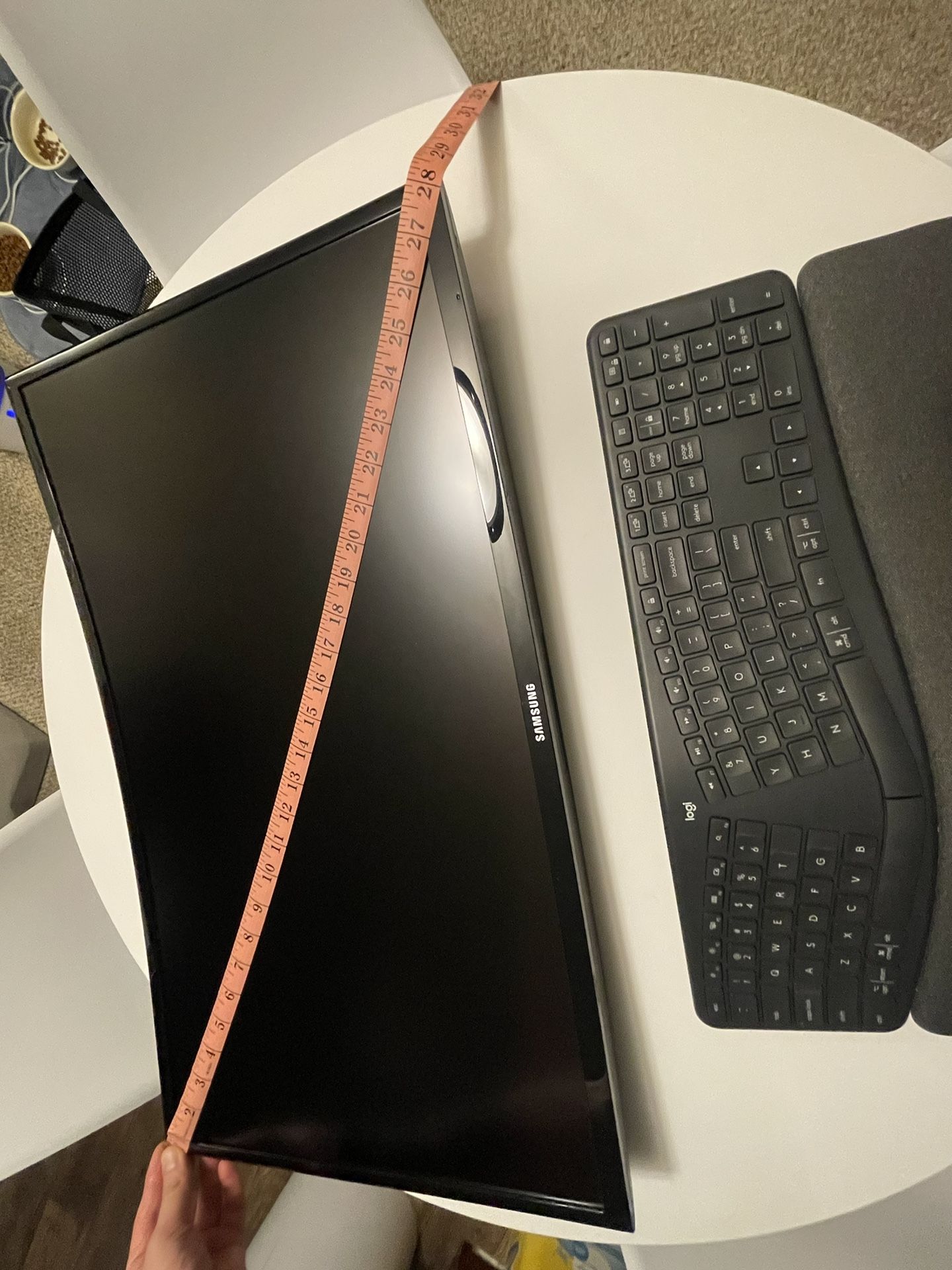 Samsung 28” Screen With Logi Wireless 