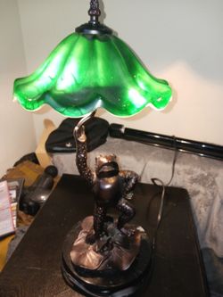 selling a Resin Bronze Style Dancing Frog Toad On Lily Pad Table Lamp 