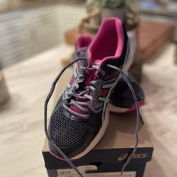 ASICS Womens Size 9