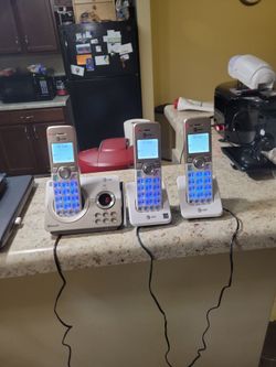 Bluetooth energy star AT&T 3 phone set takes messages