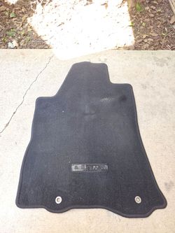 OEM Nissan Altima Driver Front Floor Mat (Single Mat Only) 2013-2018 – Used