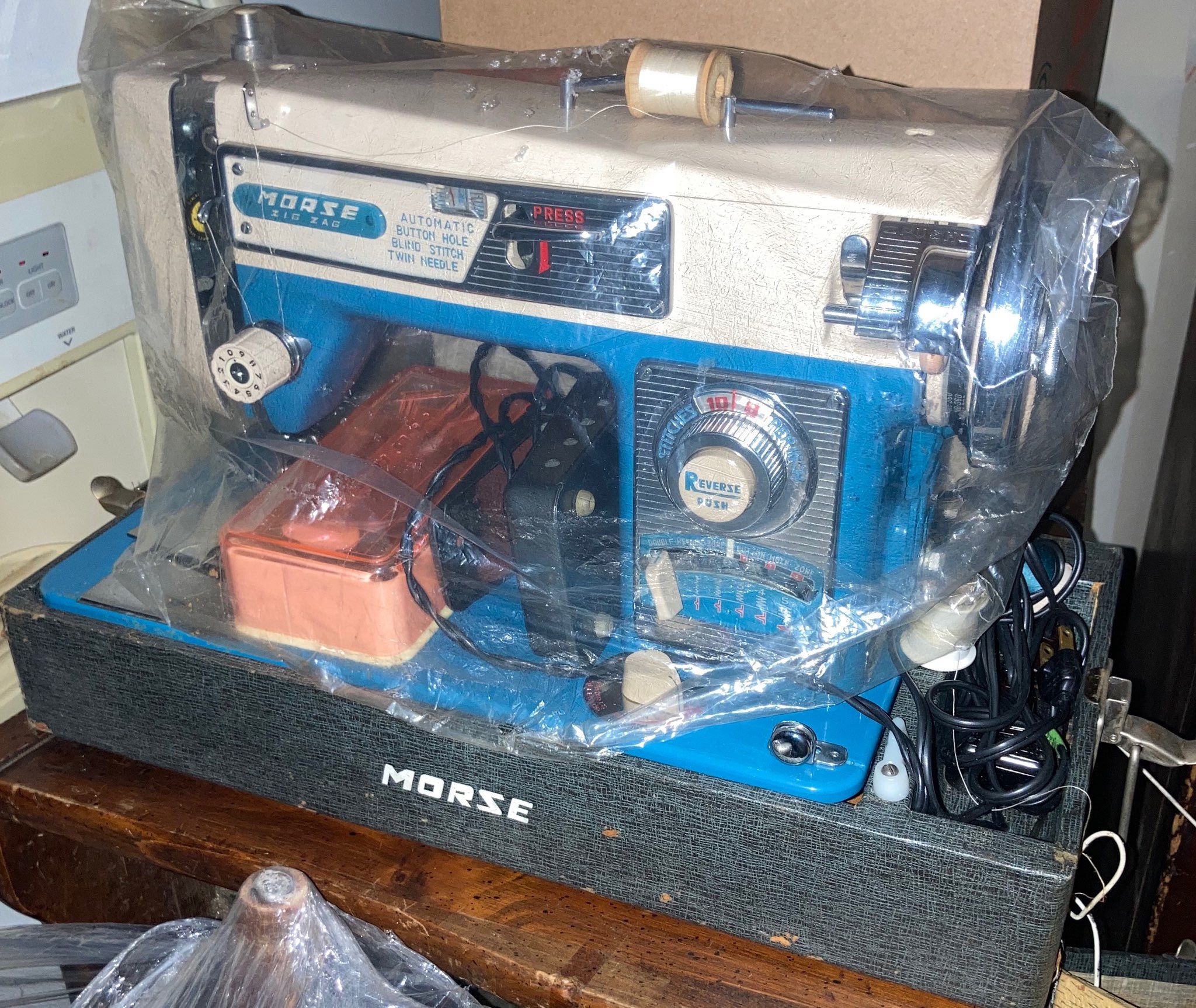Morse 4300 Zig Zag Sewing Machine