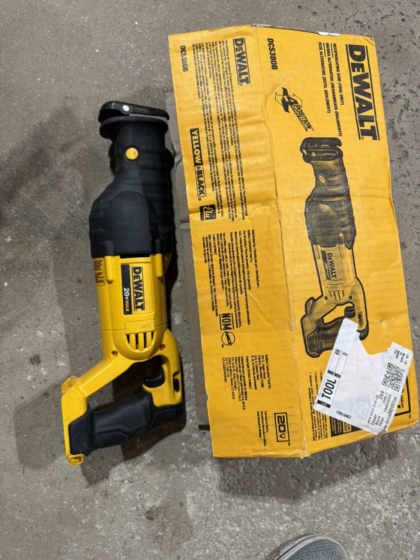 DEWALT 20V MAX Cordless Reciprocating Saw (Tool Only) LIKE NEW