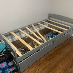 Kids bed w/ storage - Twin