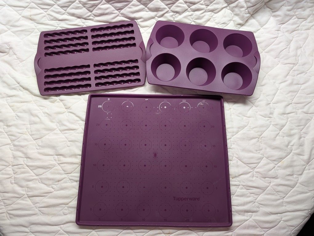 Tupperware Silicone Baking Sheet with Rim Tupperware Silicone Muffin / Biscuit Maker / Cupcake Form ~ Purple ~Tupperware silicone stick form  