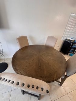 Round Table with 4 Chairs