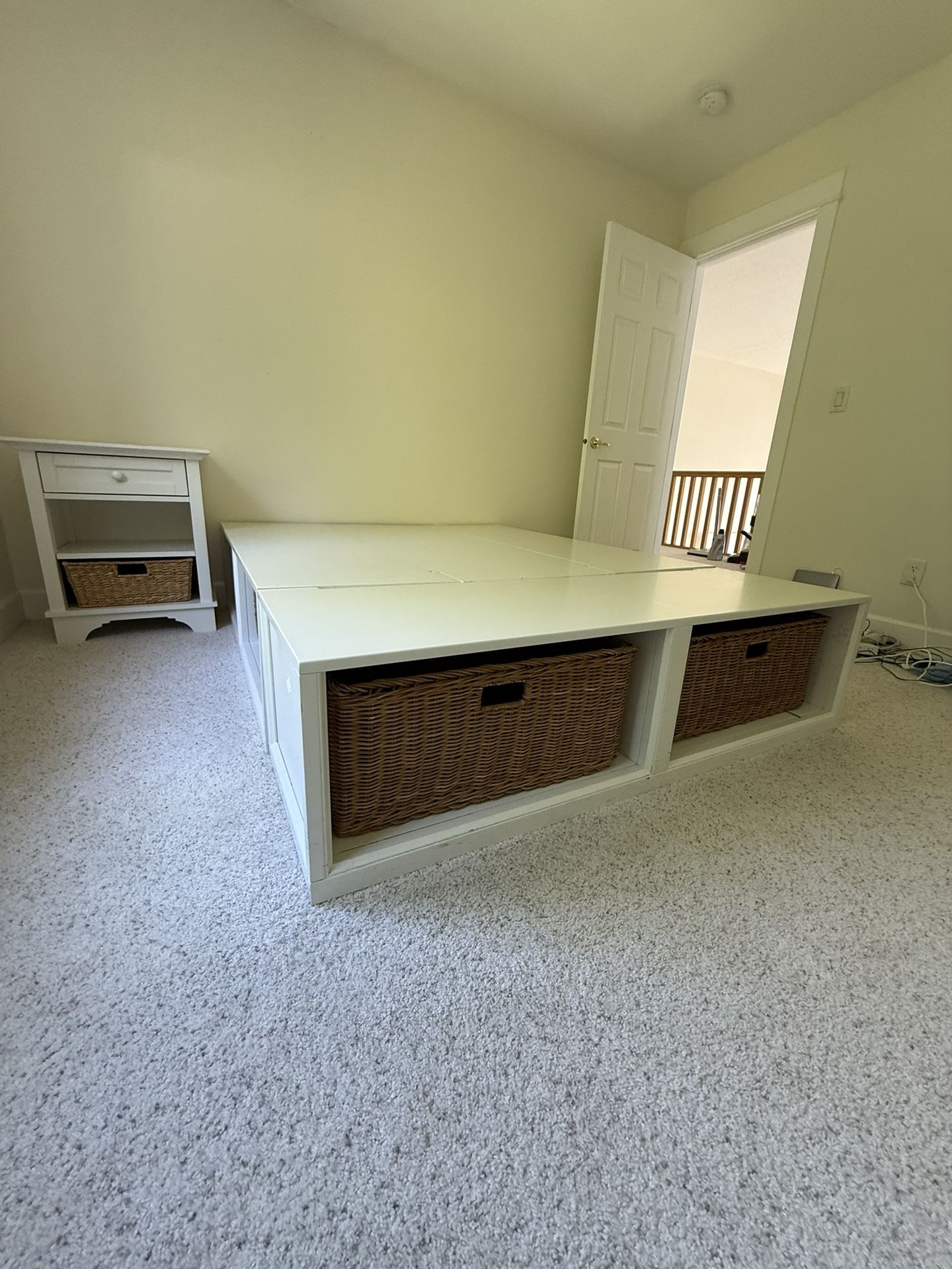 Pottery Barn Stratton Queen Platform Bed 