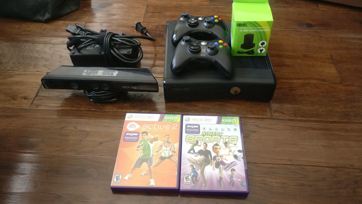 Xbox 360 with kinect, 2 controllers, 2 kinect game