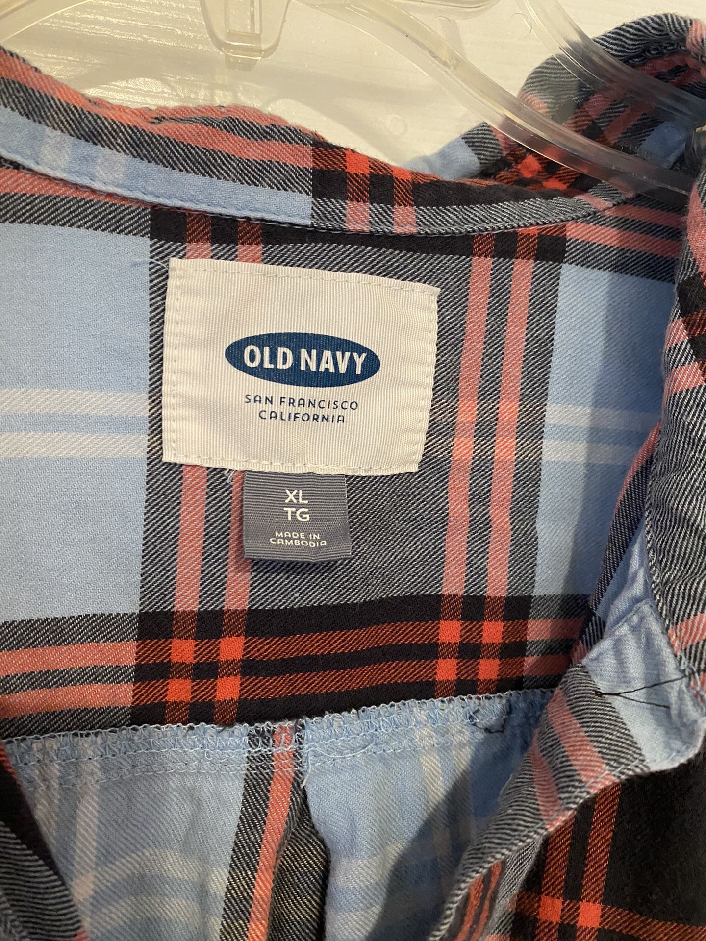 Size XL plaid flannel tunic Buttons half way down From Old Navy