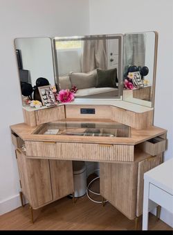 Corner Vanity Desk with Tri-Fold Mirror