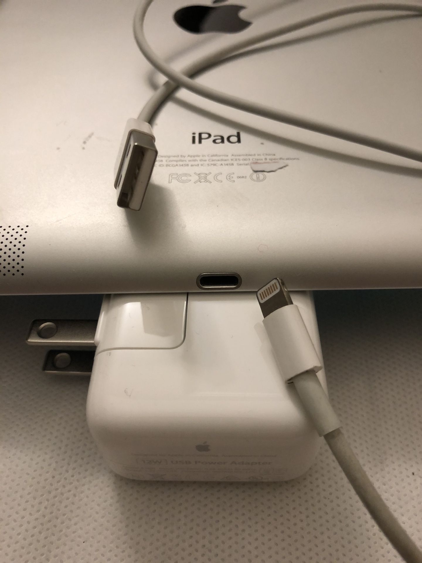 Apple iPad 4th Gen + USB Lightning Cable & Charger for Sale in La Mesa