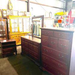Solid Dresser Set